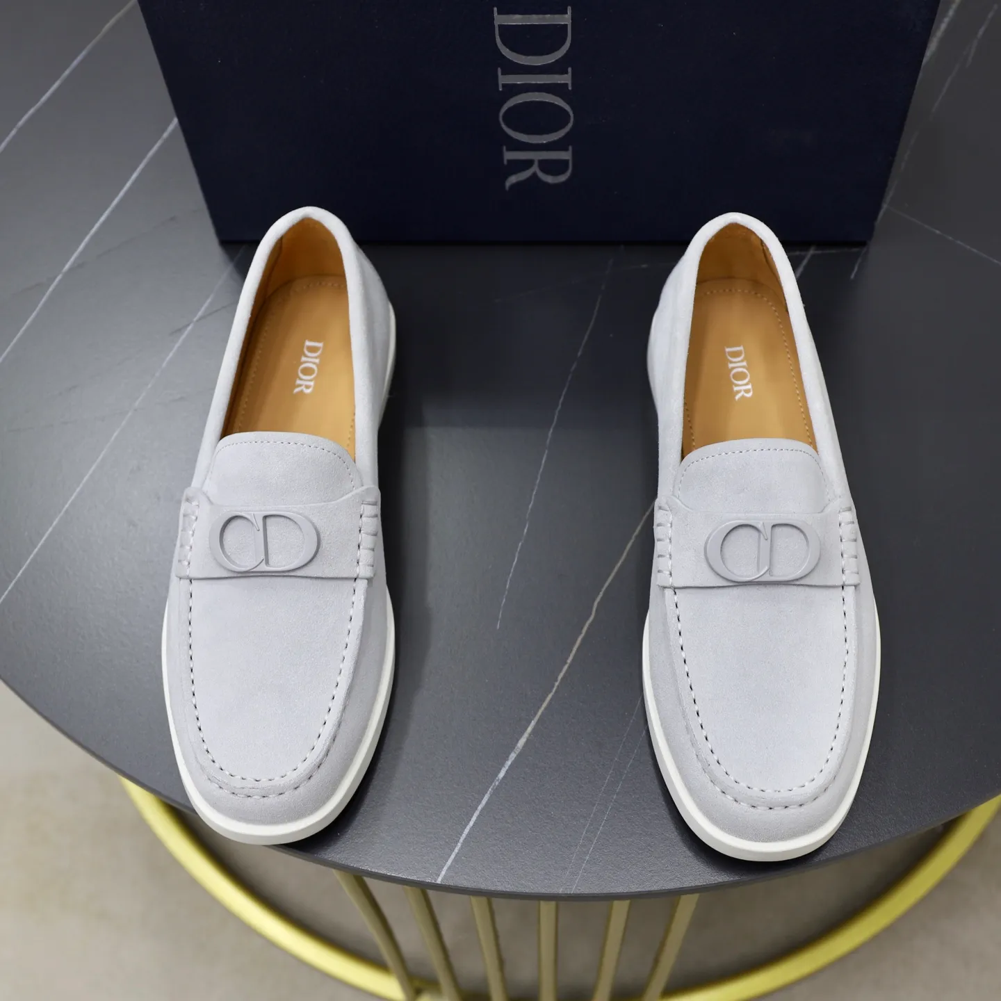 Ex-factory price: 540🙅‍♂️🙅‍♂️🙅‍♂️ Brand: Dior DIOR Standard code: Men's code 38/44 (45 can be customized) Grade: Same as the official website Material: Original cowhide stitching, cowhide lining, original TPU wear-resistant soft outsole Style categories: Leisure and sports version, footwear for driving, young fashion, European and American trends, British style Color: actual picture color